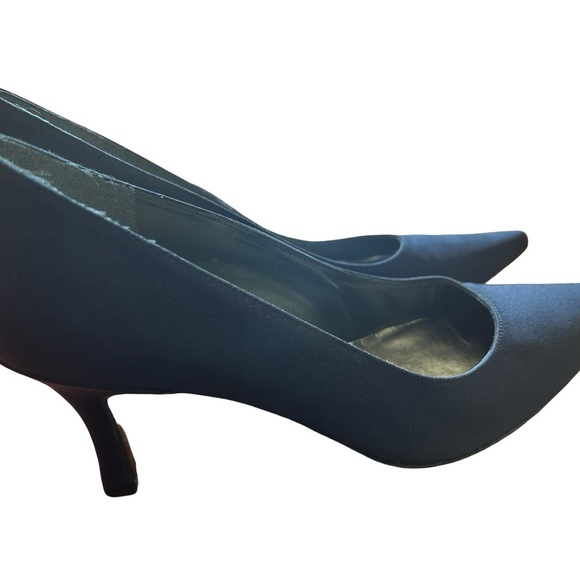 Stuart Weitzman Women’s Size 8 Navy Blue Satin Kitten Heel Shoes - Picture 8 of 12